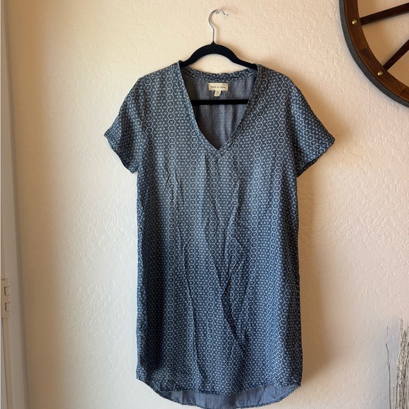 Cloth & Stone Blue Patterned V-Neck dress - Picture 1 of 4